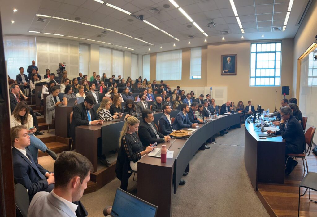 Entre alguns dos pontos do evento promovido pelo Grupo de Estudos sobre Lavagem de Dinheiro e Criptoativos da USP Faculdade de Direito da USP, sob coordenação do professor Pierpaolo Cruz Bottini, Direito Penal da FDUSP, ressaltaram que os ativos virtuais são tema de debates importantes no mundo da tecnologia e do mercado financeiro, e devem ser acompanhados com atenção pelos operadores do Direito.